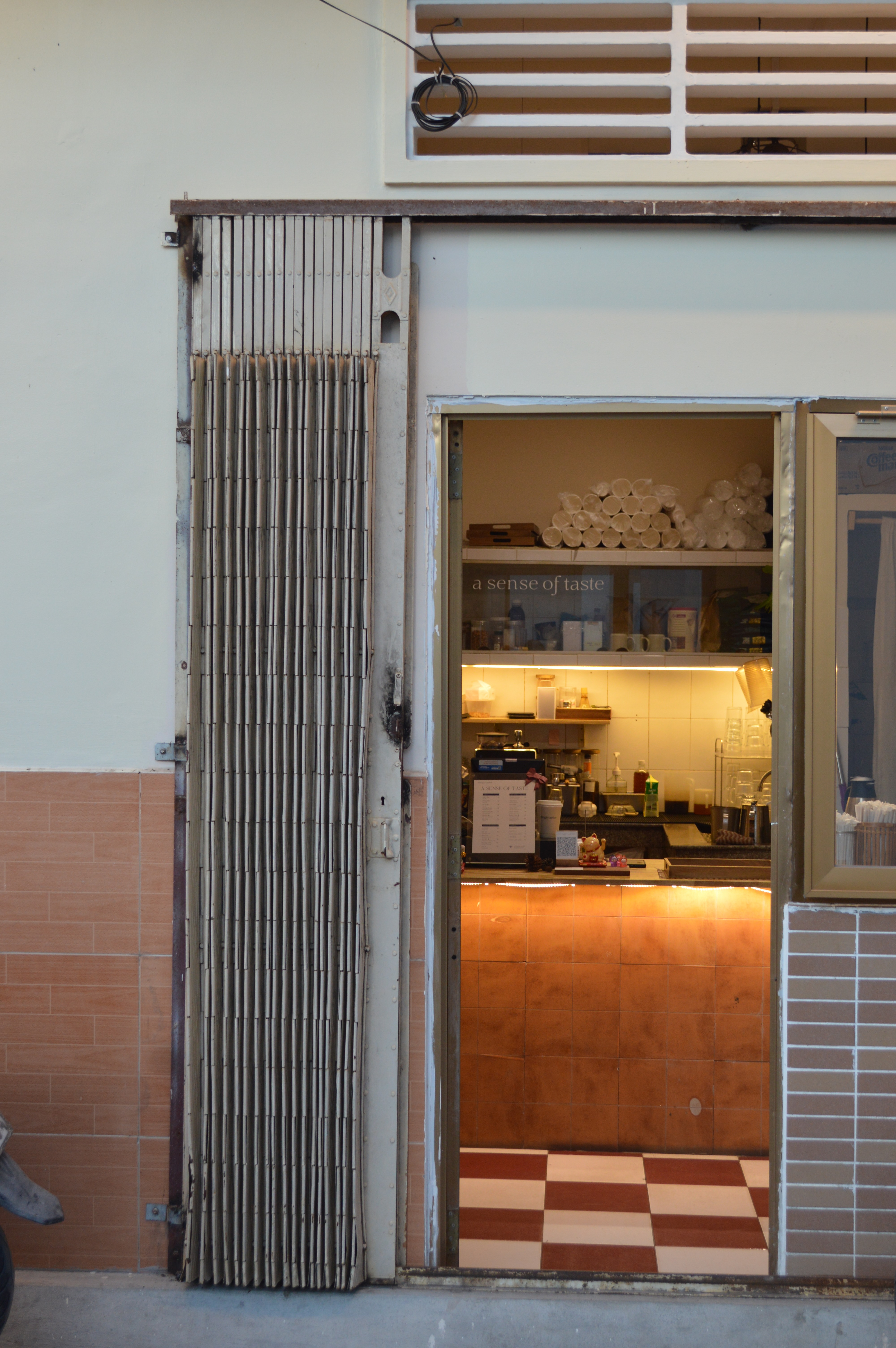mõingày cafe interior